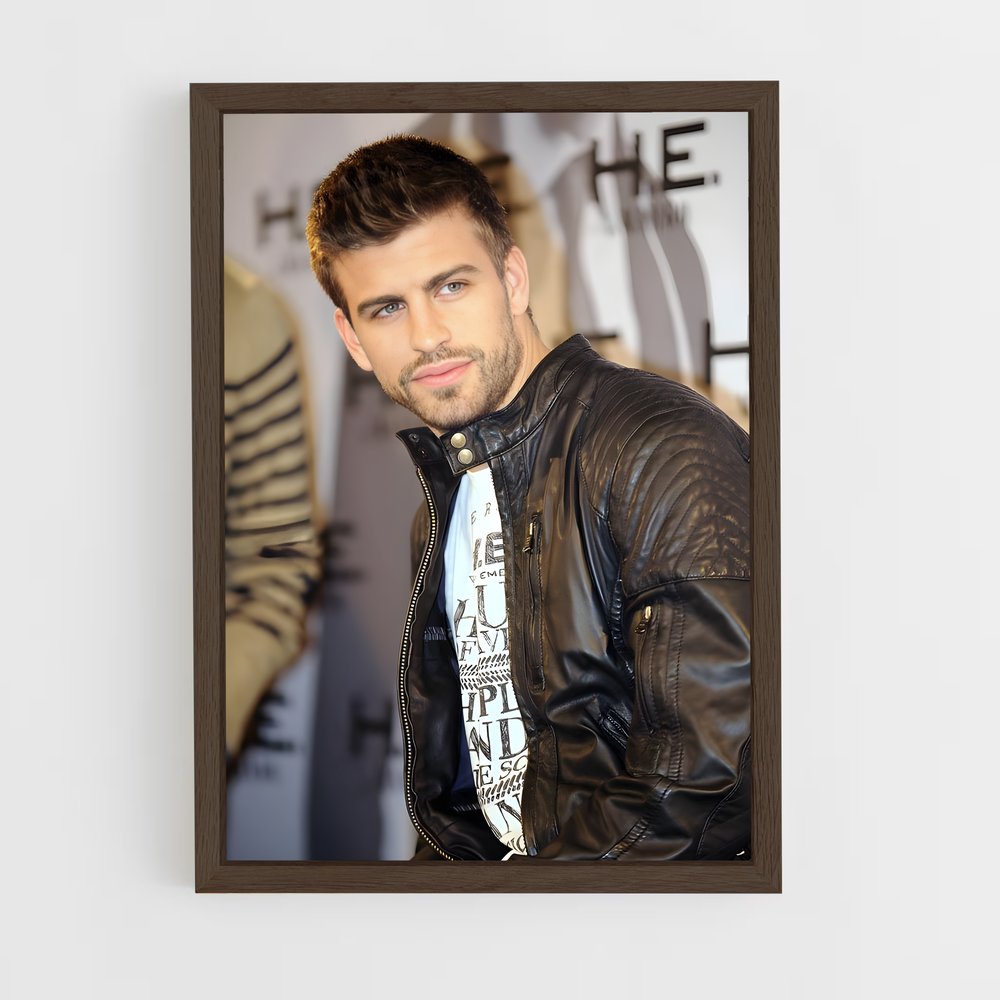 ap-gerard pique-4 cadre Bois foncé