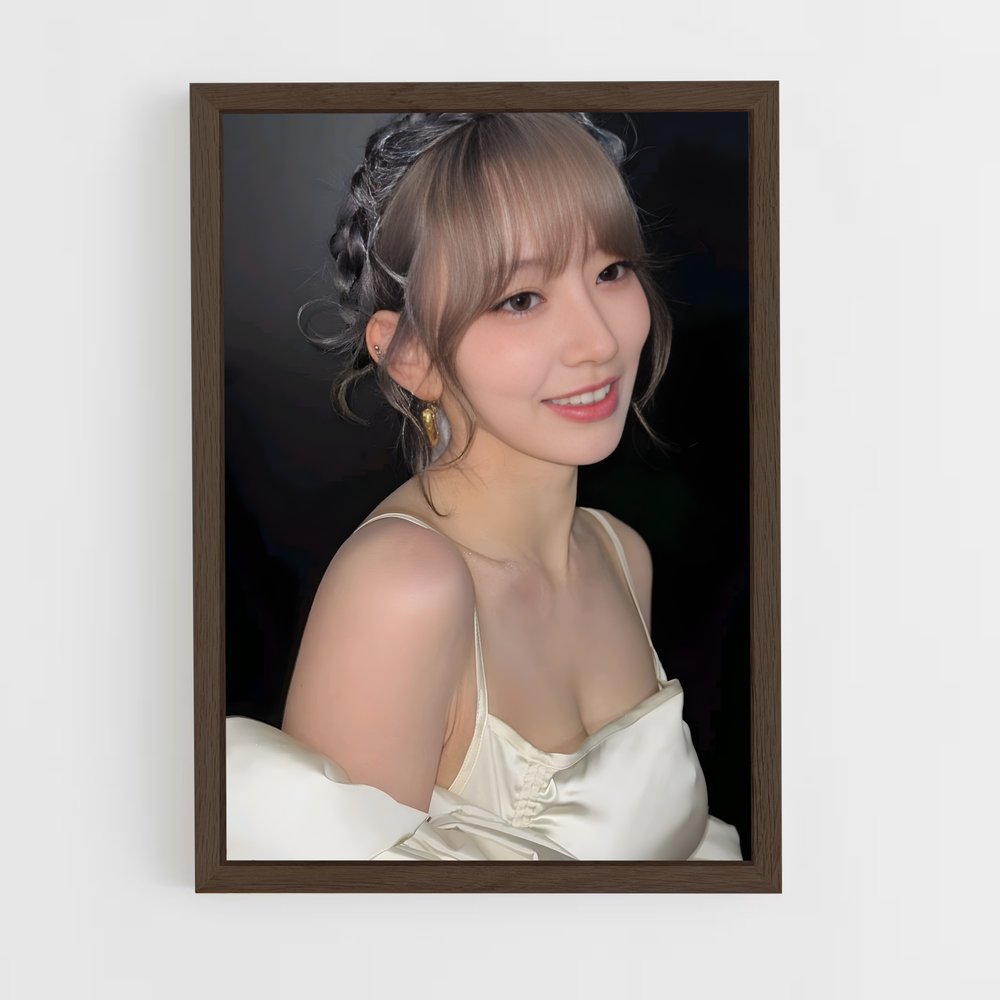 ap-sakura miyawaki-1 cadre Bois foncé