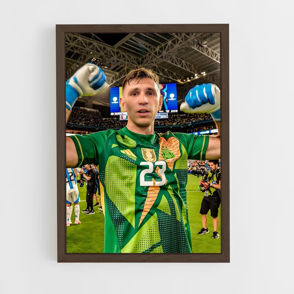 ap-emiliano martinez-6 cadre Bois foncé