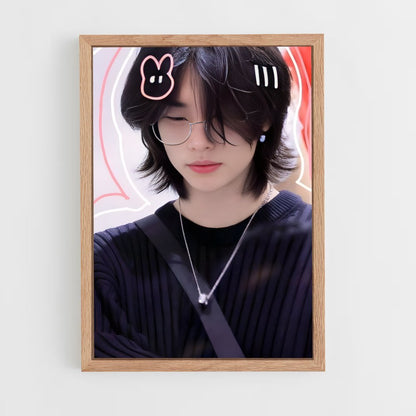 ap-hyunjin-2 cadre Bois clair