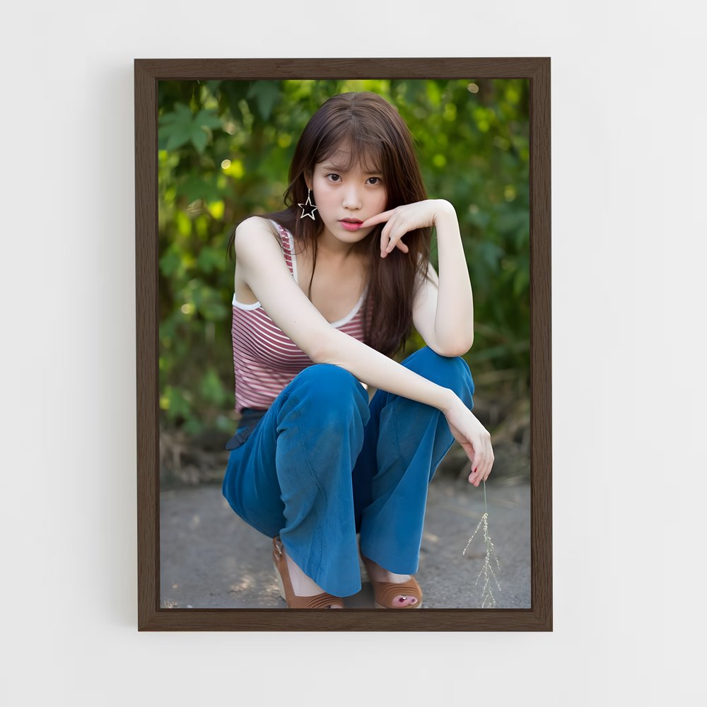 ap-iu lee ji-eun-10 cadre Bois foncé