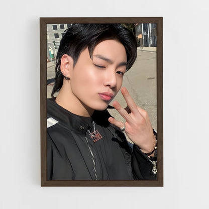 ap-jungkook-10 cadre Bois foncé