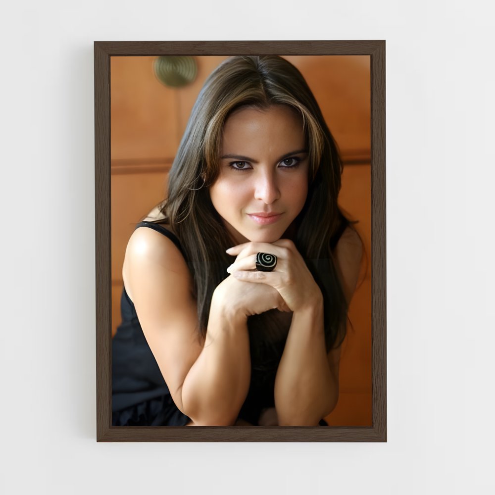 ap-kate del castillo-6 cadre Bois foncé