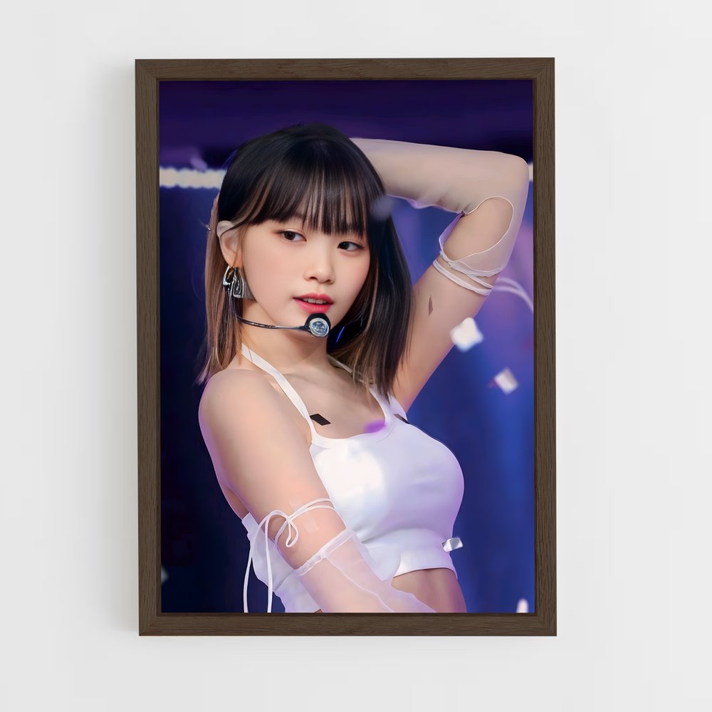 ap-kim chaewon-3 cadre Bois foncé