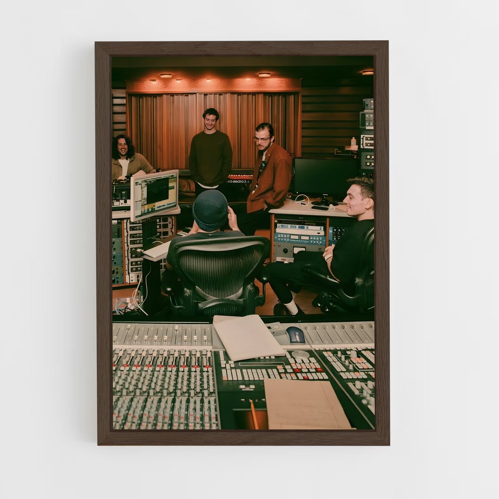 ap-men at work-3 cadre Bois foncé