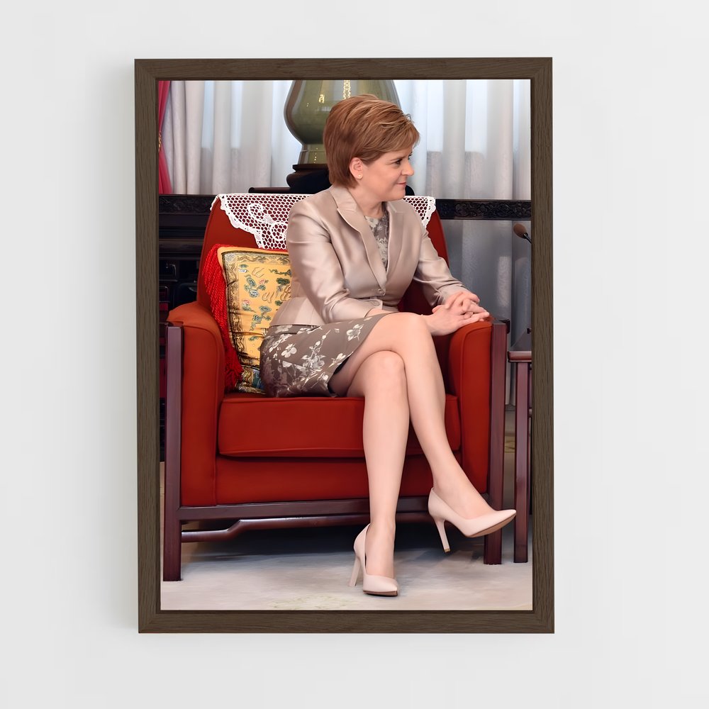ap-nicola sturgeon-1 cadre Bois foncé