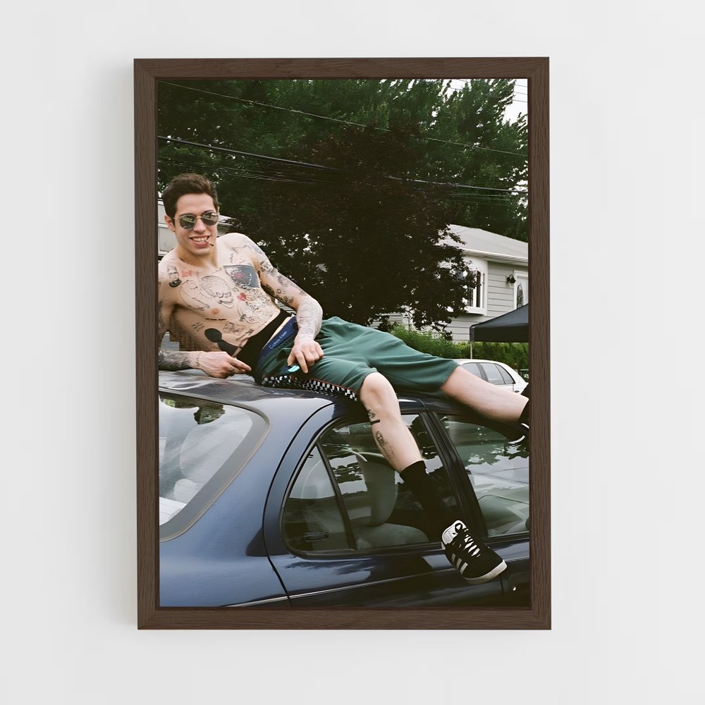 ap-pete davidson-5 cadre Bois foncé