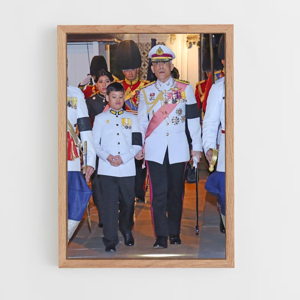 ap-prince dipangkorn rasmijoti-6 cadre Bois clair