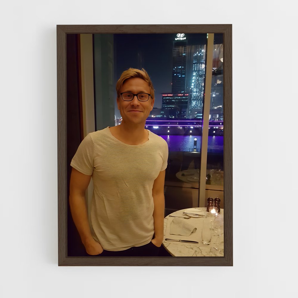 ap-russell howard-3 cadre Bois foncé