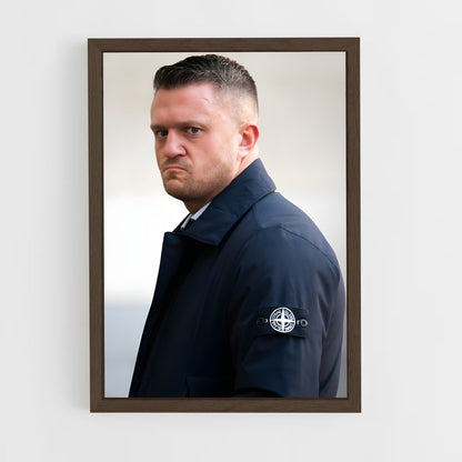 ap-tommy robinson-3 cadre Bois foncé